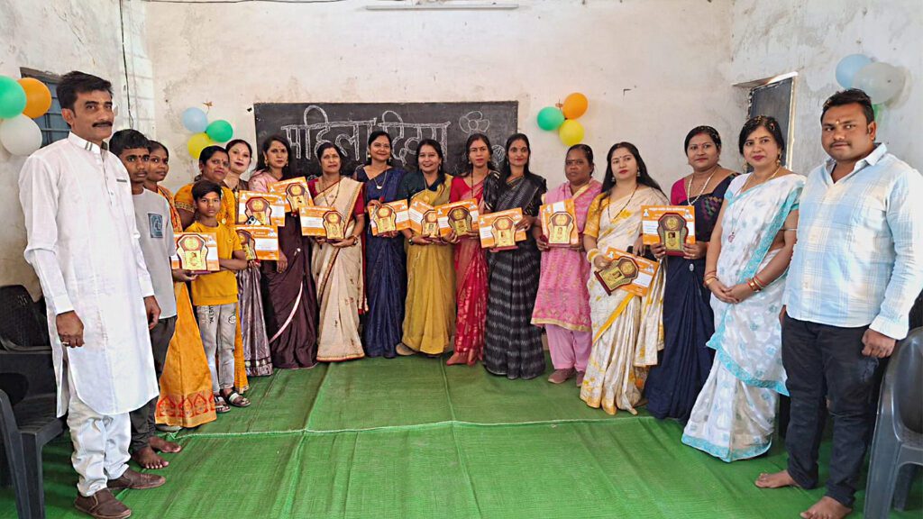 सद्गुरु कबीर सेना ने महिला शिक्षकों को किया सम्मानित